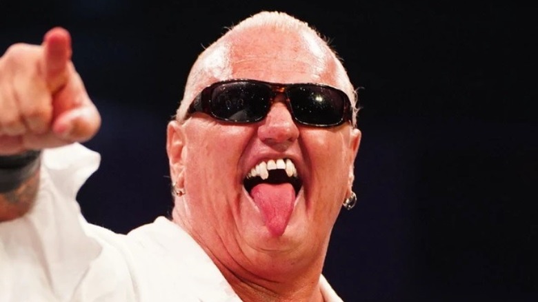 Gangrel shows off the fangs