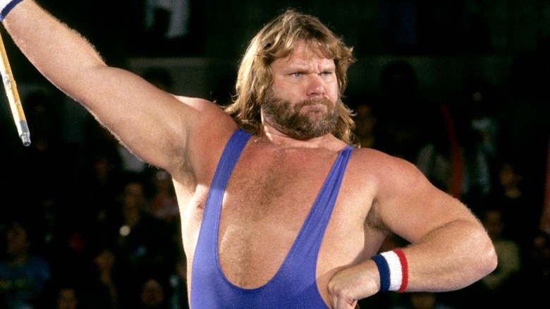Hacksaw Jim Duggan posing