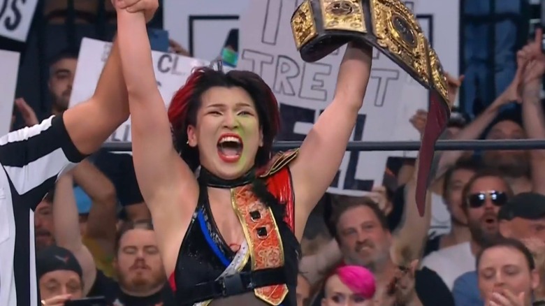 Hikaru Shida wins AEW Women's World Title on 8/2/2023 "Dynamite"