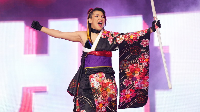 Hikaru Shida spreads her arms