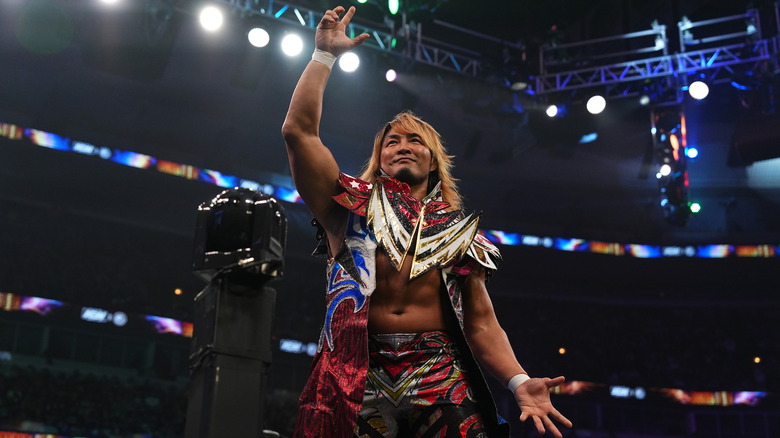 Hiroshi Tanahashi posing