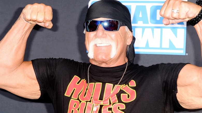 Hulk Hogan flexing 