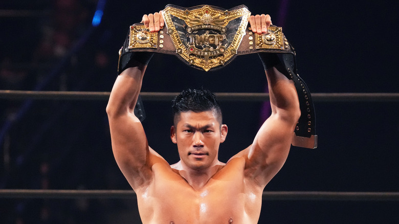 SANADA posing with his title