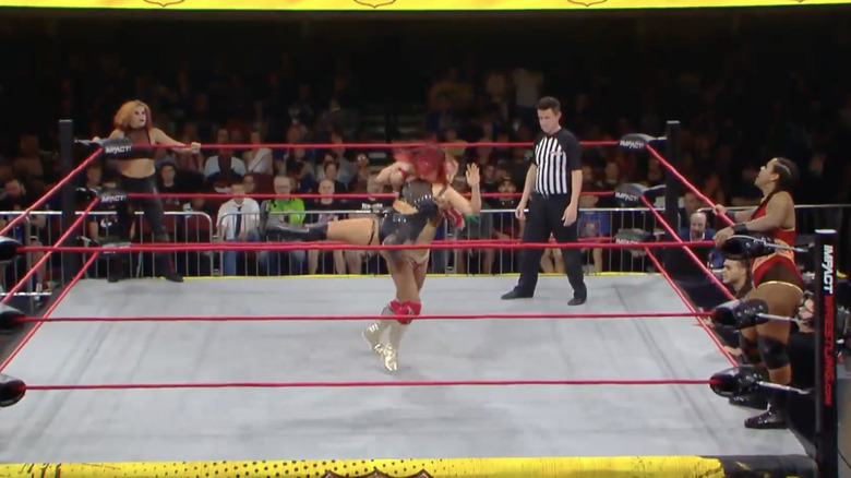 MK Ultra (c) vs. Gisele Shaw & Savannah Evans