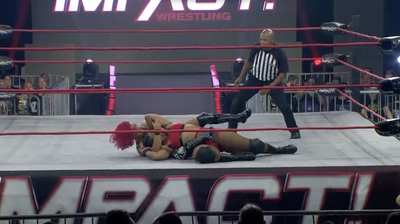 Kelly locking in the Killer Clutch on Evans