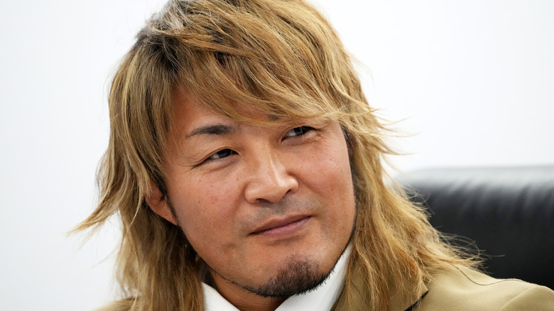 Hiroshi Tanahashi listening