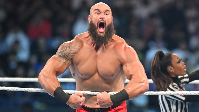 Braun Strowman flexing