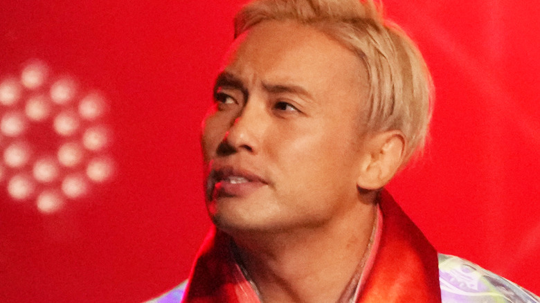 Okada making his entrance at New Year's Dash