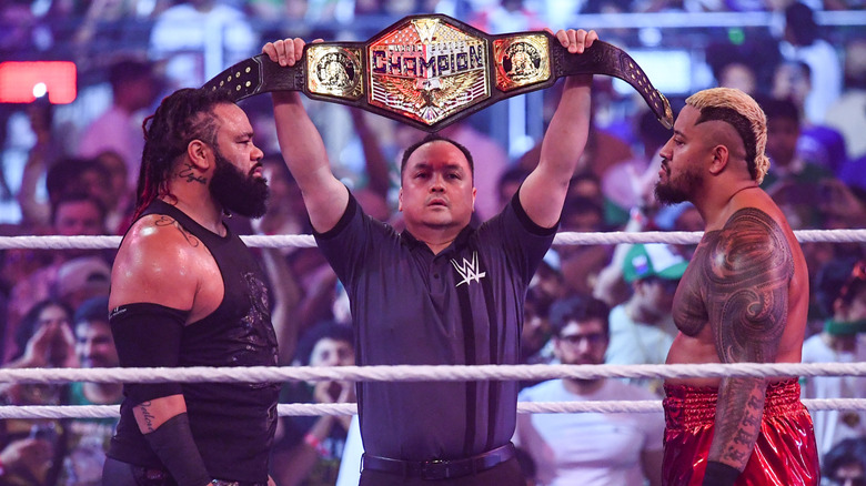 Jacob Fatu faces Solo Sikoa in the ring
