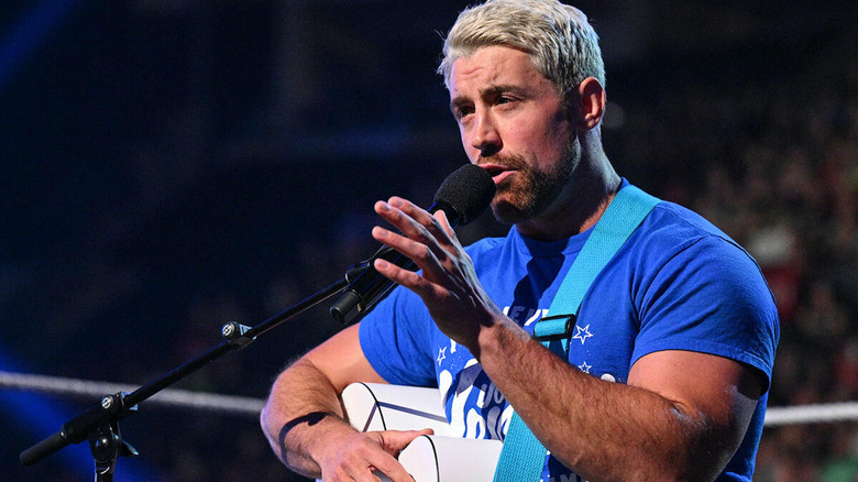 Joe Hendry singing