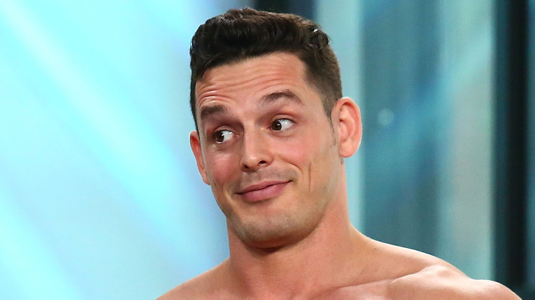 Jessie Godderz eyebrows up