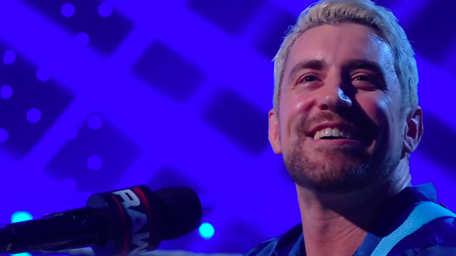 Joe Hendry Debuts On WWE Raw With Concert, Encounters The Vision & The Street Profits