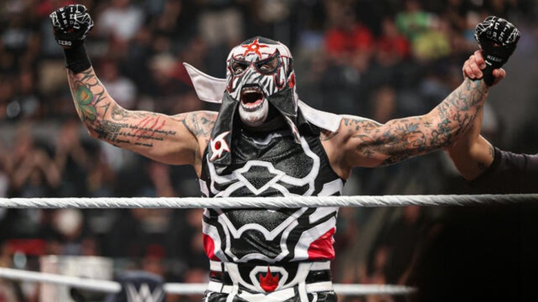 Penta celebrating in WWE