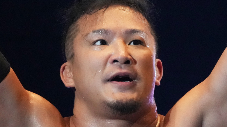 KUSHIDA raising arms