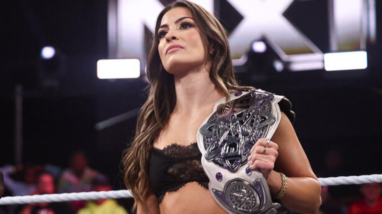 Kendal Grey holding the WWE EVOLVE Women's Championship