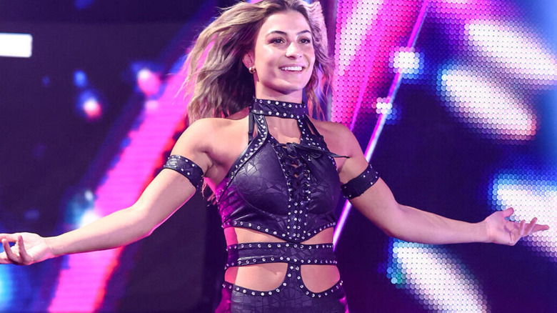 Kendal Grey wearing black ring gear