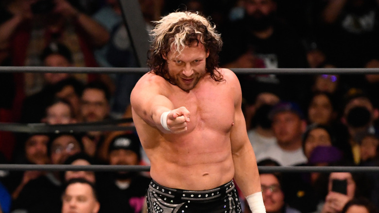 Kenny Omega pointing
