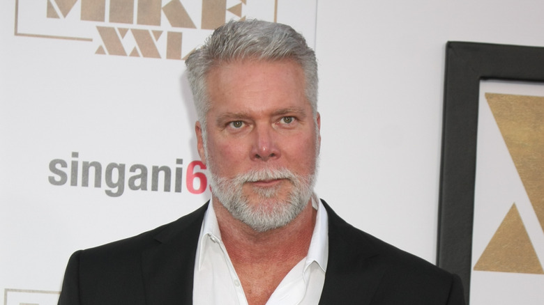 Kevin Nash poses for a picture on the red carpet at the 