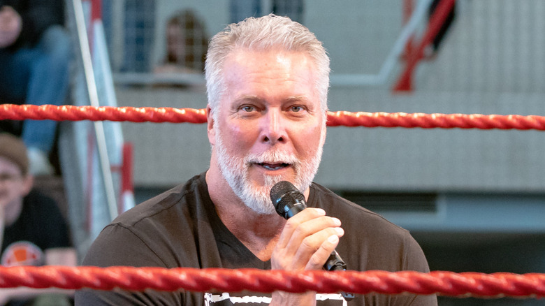 Kevin Nash speaking to a group of people