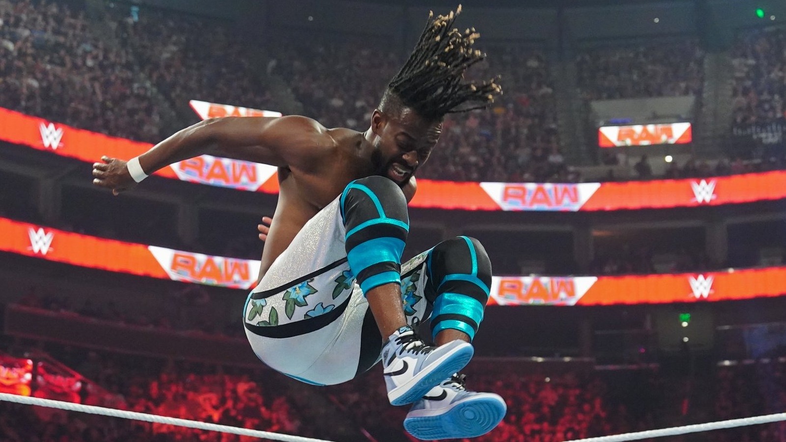 Kofi Kingston pochwalił „wyraźnie stronniczy” występ gwiazdy WWE.