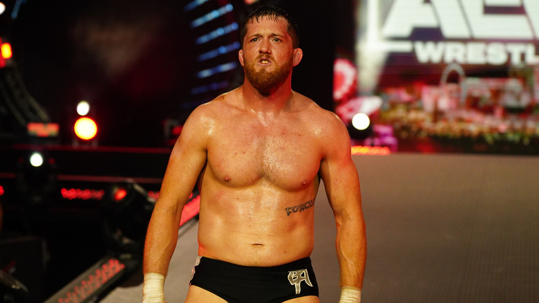 Kyle O'Reilly trash-talks as he retreats