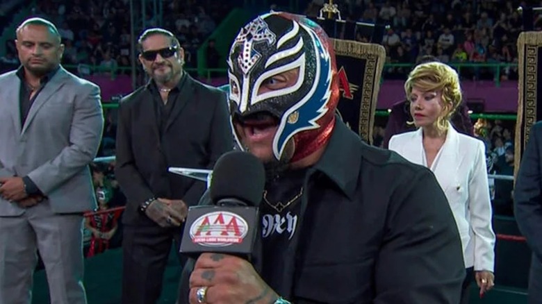 Rey Mysterio makes announcement