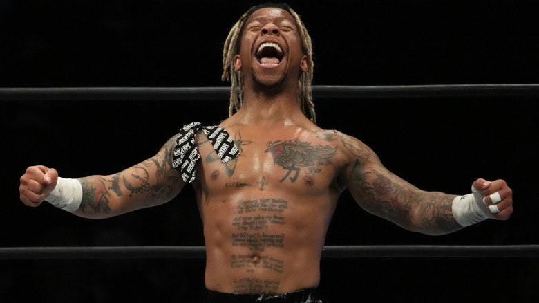 Lio Rush screams during a match