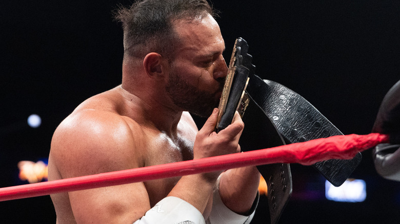 QT Marshall kissing title belt