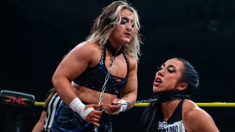 Dani Luna wrestling Indi Hartwell