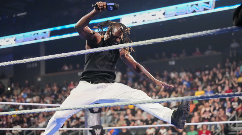 R-Truth stuns the WWE Universe by doing a split in the center of the ring