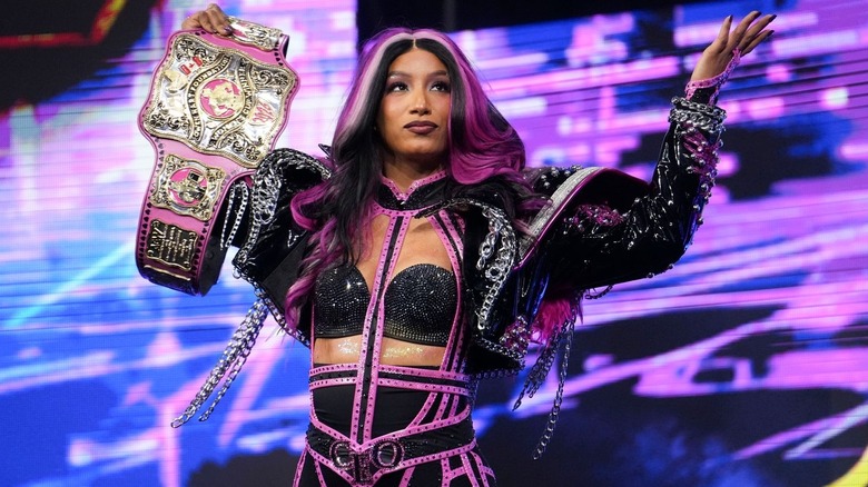 Mercedes Moné holding up the women's Owen Hart title
