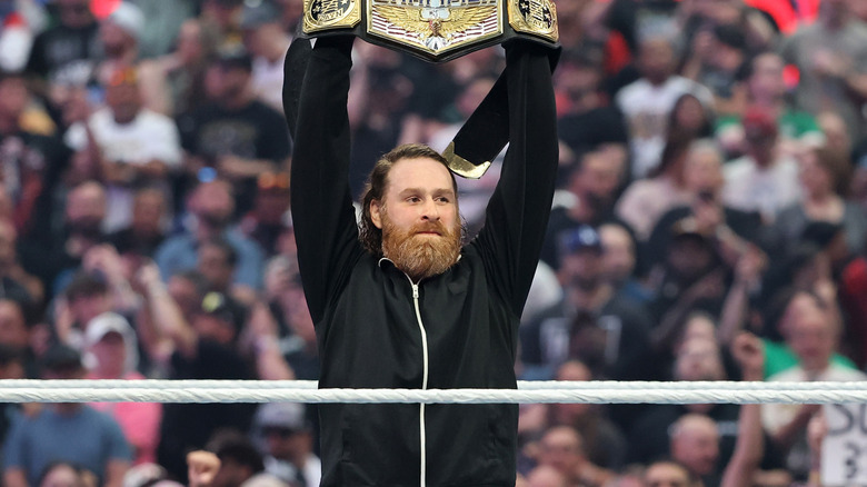 Sami Zayn holding up the Undisputed WWE Championship
