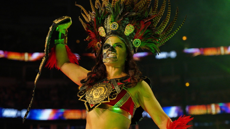 Thunder Rosa holds her title high