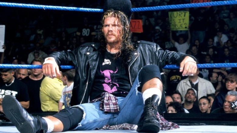 Raven doing Raven things