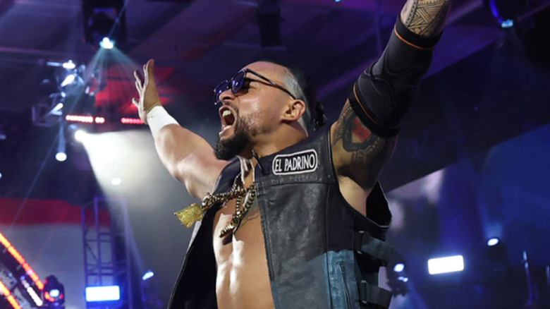 Mike Santana poses for the fans