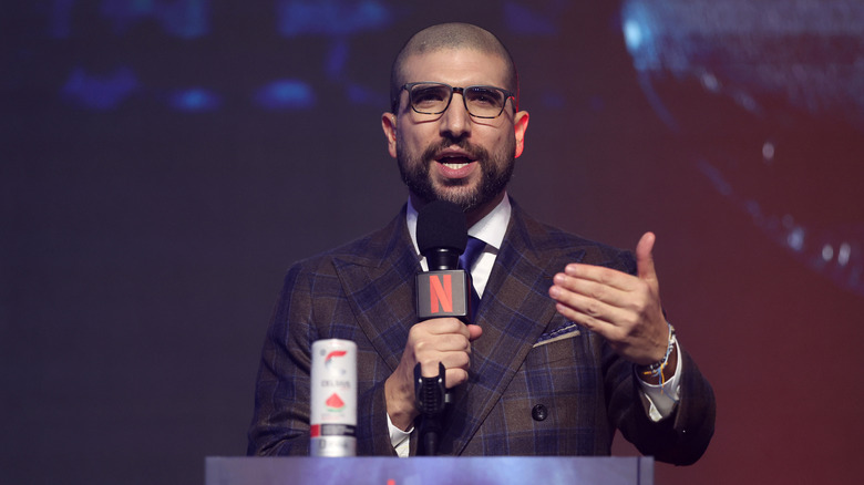 Ariel Helwani presents the Ronda Rousey-Gina Carano conference