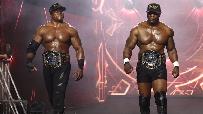 Bobby Lashley and Shelton Benjamin walking to the ring