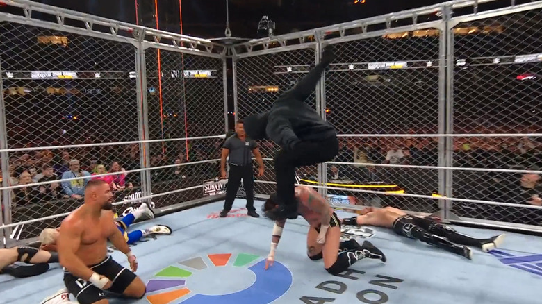 Mystery man helps Bron Breakker win