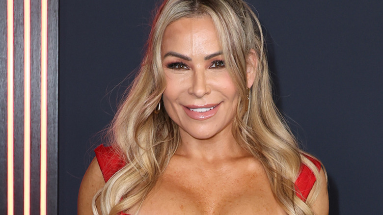 natalya neidhart posing