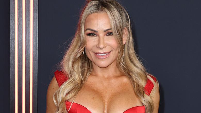 natalya neidhart posing