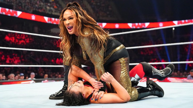 Nia Jax pins Shayna Baszler to the mat