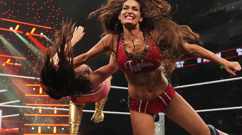 Nikki bella clotheslining Chelsea Green