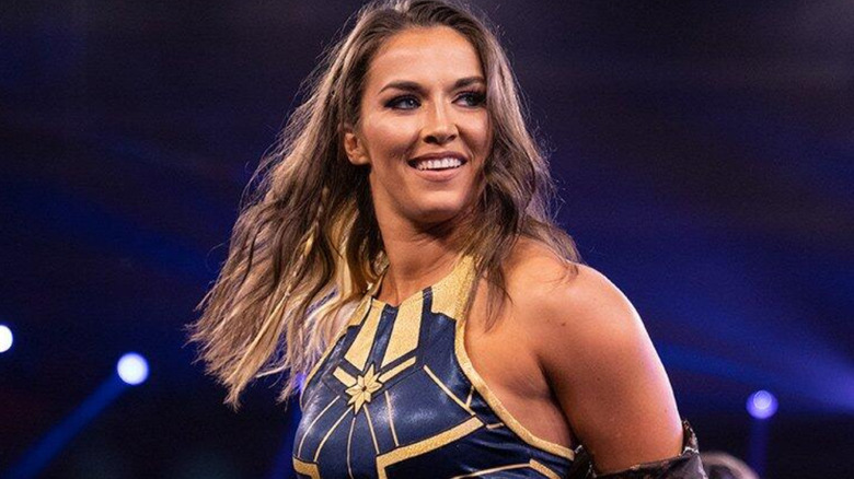 Nixon Jewell wearing black and gold ring gear