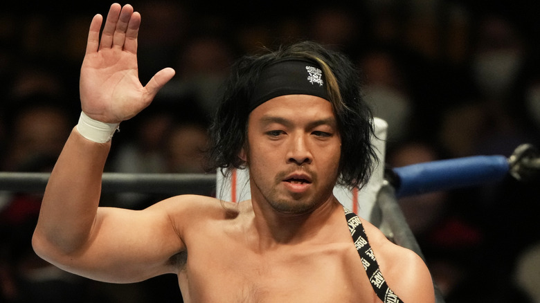 KENTA waving before match NJPW
