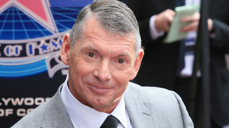 Vince McMahon durante la ceremonia celebrada en su honor por su estrella en el Paseo de la Fama de Hollywood, 2008