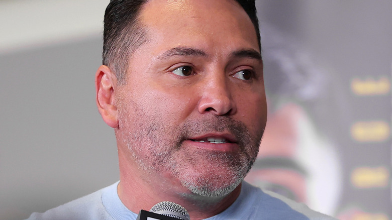 Oscar De La Hoya speaking