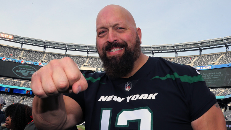 Paul Wight posing