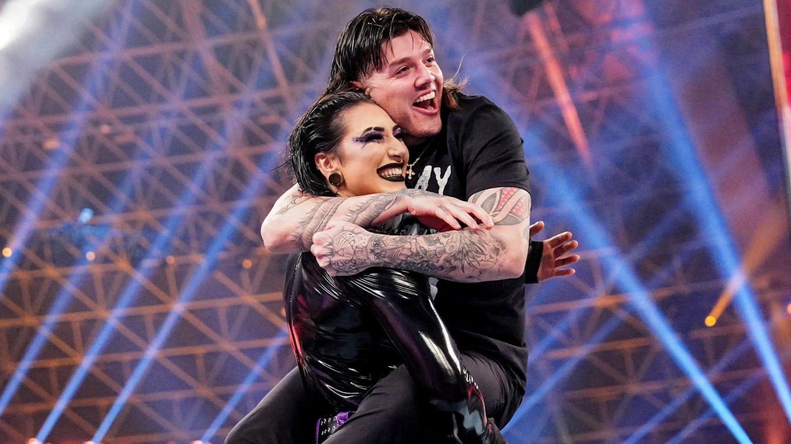 Photo: Dominik Mysterio & Rhea Ripley Go Exploring In Perth Ahead Of WWE Elimination Chamber - Vimarsana News
