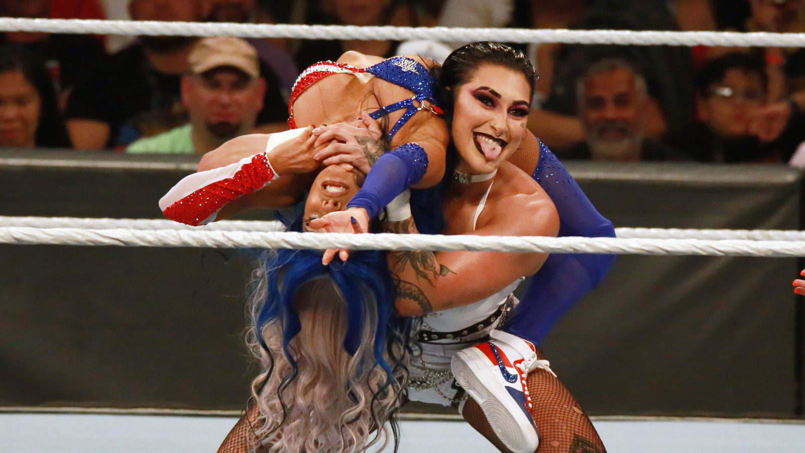 Bi Flag Rhea Ripley Photo: Rhea Ripley Poses For Pic With Australian Tag Team