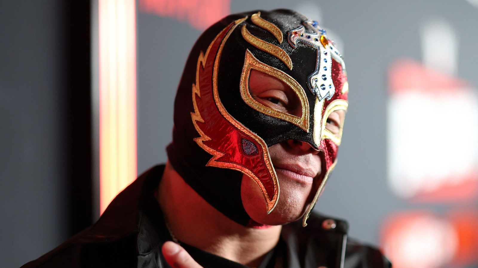 https://www.wrestlinginc.com/img/gallery/rey-mysterio-not-medically-cleared-for-wwe-wrestlemania-replacement-announced/l-intro-1745099273.jpg